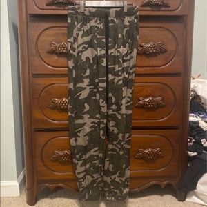 Camo drawstring joggers